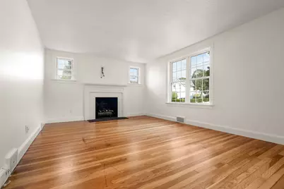 26 Elliott St, Reading, MA 01867 - Photo 7