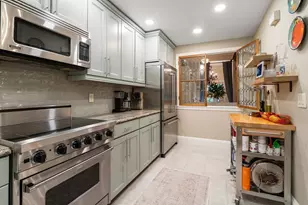 1081 Beacon, Brookline, MA 02446 - Photo 9