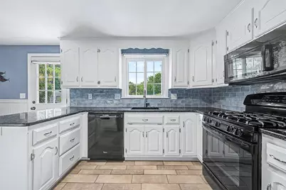 592 Pond St, Franklin, MA 02038 - Photo 9