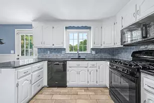 592 Pond St, Franklin, MA 02038 - Photo 9