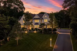 25 Holly Cir, Weston, MA 02493 - Photo 3