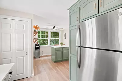 13 Hilltop Dr, Burlington, MA 01803 - Photo 3