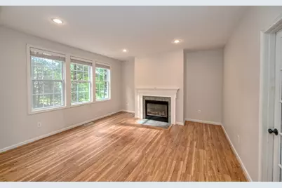 5 Bay Farm Ln, Grafton, MA 01560 - Photo 9