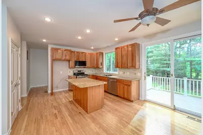 5 Bay Farm Ln, Grafton, MA 01560 - Photo 7
