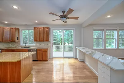 5 Bay Farm Ln, Grafton, MA 01560 - Photo 7