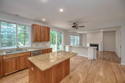 5 Bay Farm Ln, Grafton, MA 01560 - Photo 5