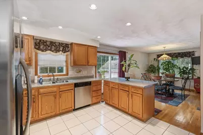 8 Hunter Ave, Methuen, MA 01844 - Photo 7