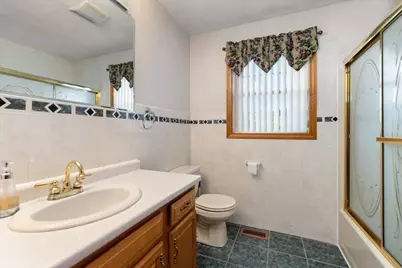 8 Hunter Ave, Methuen, MA 01844 - Photo 15