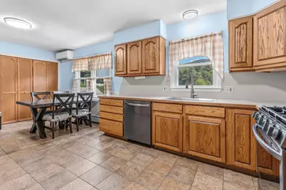 45 Brook St, Easthampton, MA 01027 - Photo 3