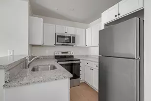 131 Perry St, Lowell, MA 01852 - Photo 11