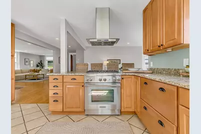30 Hale St, Beverly, MA 01915 - Photo 13