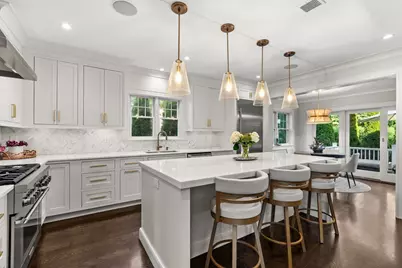 2 Hemenway Ave, Melrose, MA 02176 - Photo 3