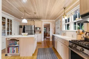 8 Leonard Cir, Medford, MA 02155 - Photo 19
