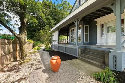 8 Leonard Cir, Medford, MA 02155 - Photo 37