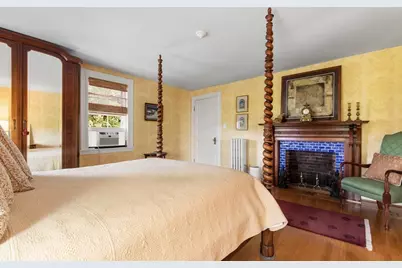 8 Leonard Cir, Medford, MA 02155 - Photo 19