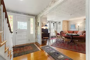 8 Leonard Cir, Medford, MA 02155 - Photo 9