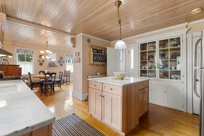8 Leonard Cir, Medford, MA 02155 - Photo 13