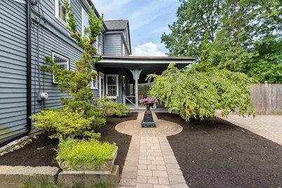 8 Leonard Cir, Medford, MA 02155 - Photo 5