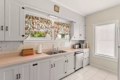 53 Ashland St, Taunton, MA 02780 - Photo 5