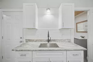 81 Adams St, Springfield, MA 01105 - Photo 17