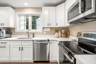 65 Castine St, Worcester, MA 01606 - Photo 9