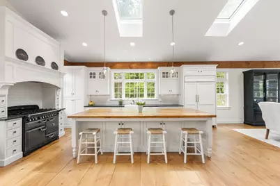 41 Longmeadow Road, Wellesley, MA 02482 - Photo 9
