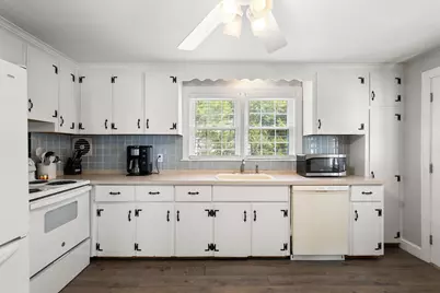 27 Mount Pleasant Ave, Holbrook, MA 02343 - Photo 7