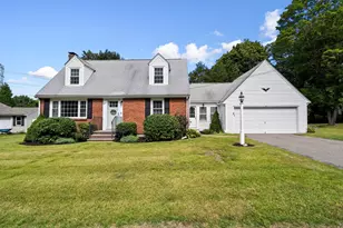 27 Mt Pleasant Ave, Holbrook, MA 02343 - Photo 1
