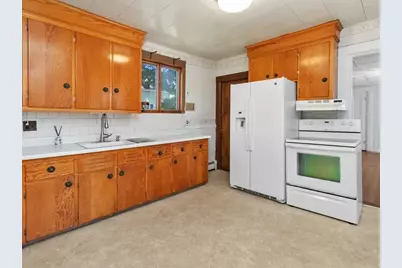 32 Vernon Street, Waltham, MA 02453 - Photo 3