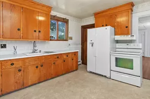 32 Vernon St, Waltham, MA 02453 - Photo 3