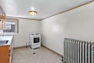32 Vernon St, Waltham, MA 02453 - Photo 17