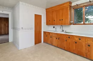 32 Vernon St, Waltham, MA 02453 - Photo 5