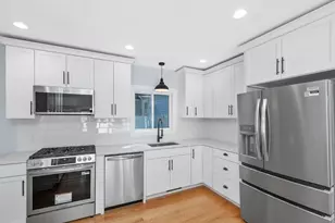 28 Ash St, Waltham, MA 02453 - Photo 3