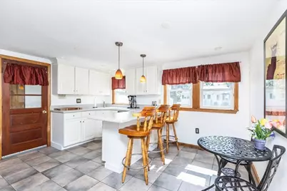 43 Crestwood Cir, Lawrence, MA 01843 - Photo 3