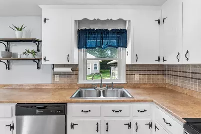 15 Dawes St, Blackstone, MA 01504 - Photo 9