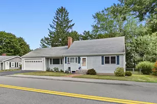 11 Grover St, Beverly, MA 01915 - Photo 3