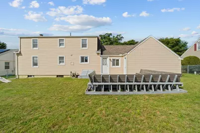 389 Abbott St, Springfield, MA 01118 - Photo 3