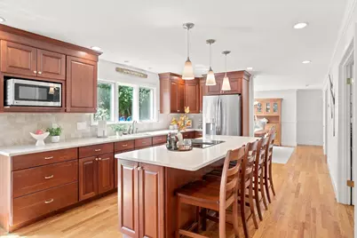 21 Woodbridge Rd, North Andover, MA 01845 - Photo 3