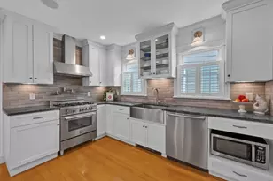 22 Fayette St, Cambridge, MA 02139 - Photo 1