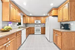 92 Applewood Dr, Marlborough, MA 01752 - Photo 13