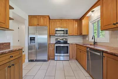 1 Garrison Dr, Plainville, MA 02762 - Photo 5