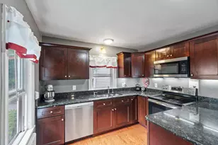 406 Lincoln St, Fitchburg, MA 01420 - Photo 9