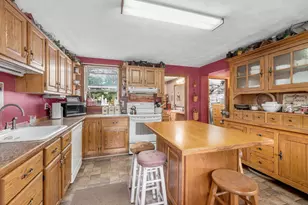 28 Pleasant St, Templeton, MA 01436 - Photo 3