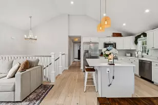 8 Skyview Ln, Woburn, MA 01801 - Photo 1