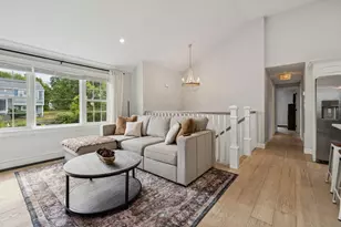 8 Skyview Ln, Woburn, MA 01801 - Photo 7