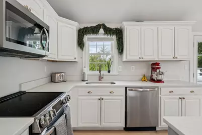 8 Skyview Ln, Woburn, MA 01801 - Photo 3