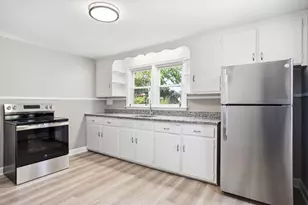 6 Pleasant St, Chelmsford, MA 01824 - Photo 9