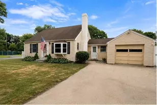 25 Wilson St, Beverly, MA 01915 - Photo 3