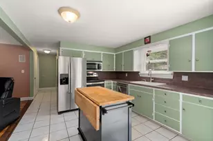 25 Wilson St, Beverly, MA 01915 - Photo 9