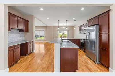 102 Hunting Hill Dr #102, Cumberland, RI 02864 - Photo 5